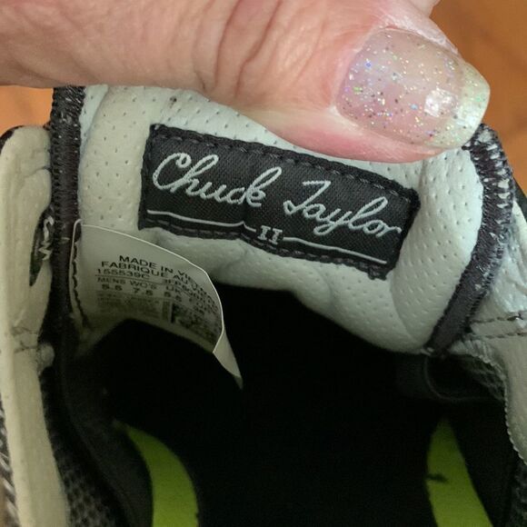 Converse Chuck Taylor. Men’s size 5.5 or women’s size 7.5 - Picture 6 of 9